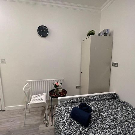 Lovely Apartment Close To Acton Central Station London Exterior photo