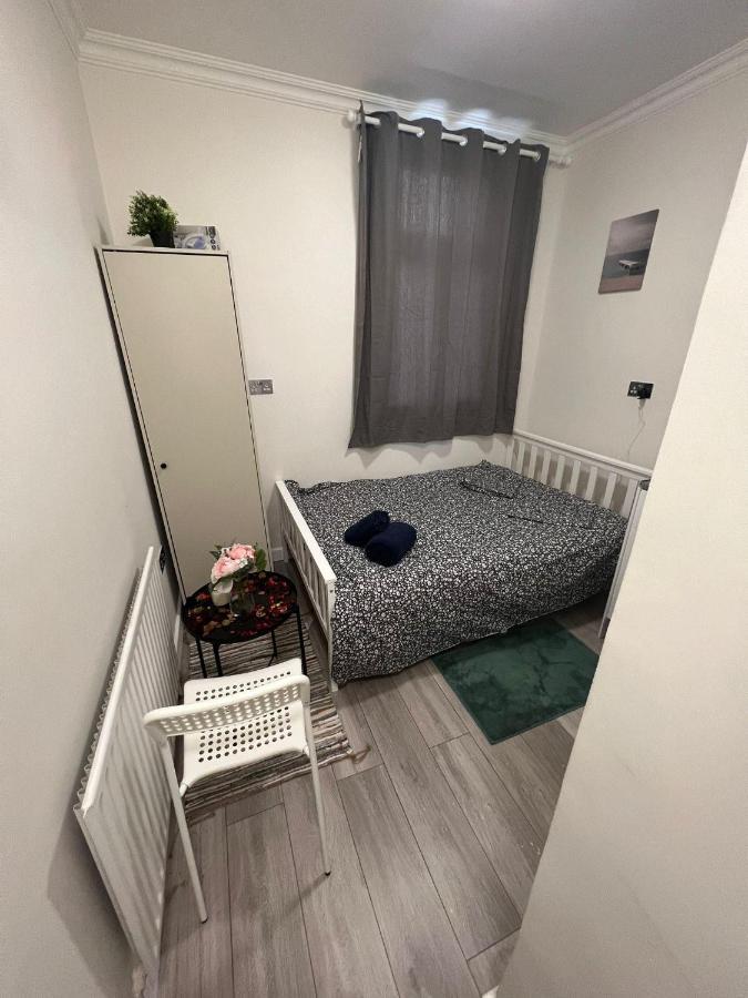 Lovely Apartment Close To Acton Central Station London Exterior photo