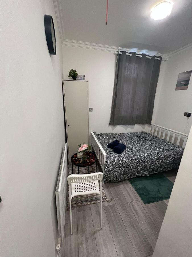 Lovely Apartment Close To Acton Central Station London Exterior photo