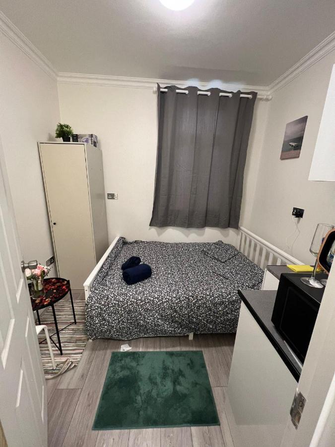 Lovely Apartment Close To Acton Central Station London Exterior photo