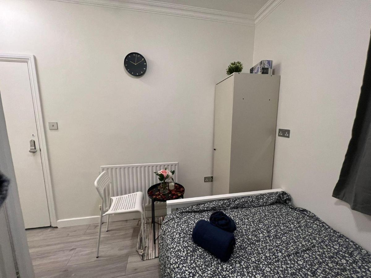 Lovely Apartment Close To Acton Central Station London Exterior photo