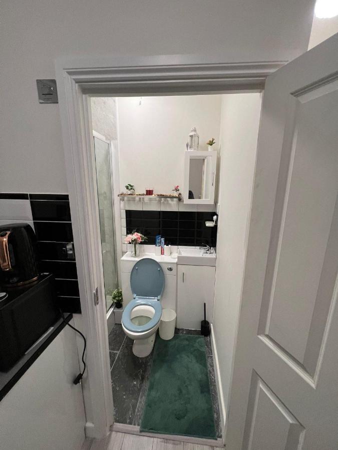 Lovely Apartment Close To Acton Central Station London Exterior photo